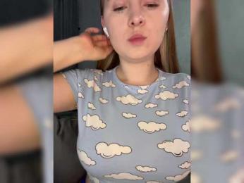 AlinaRay webcam model stream image