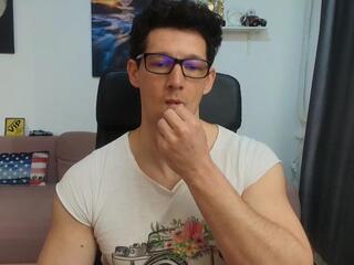 Brutus K webcam flirt4free model stream image