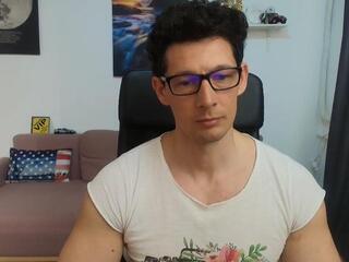 Brutus K webcam flirt4free model stream image