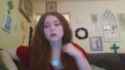 QueenCrimson webcam cam4 model stream image