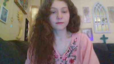 QueenCrimson webcam cam4 model stream image