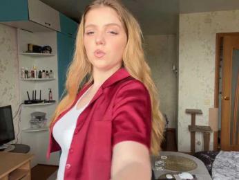 LapfulFluffX webcam bongacams model stream image