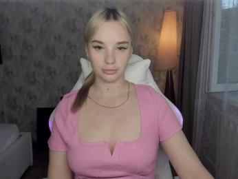 KiraKrox webcam model stream image