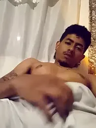 SkinniYamo webcam model stream image