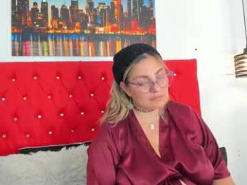 sweet__mature webcam model stream image