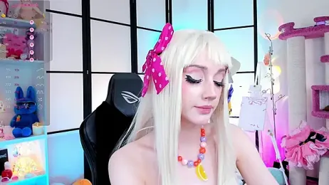 MilkyCute webcam model stream image