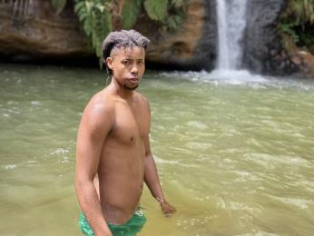 AlejoHunter webcam model stream image