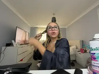 petitelucyXoxx webcam stripchat model stream image
