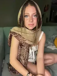 molly_witha_chance webcam model stream image