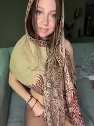 molly_witha_chance webcam model stream image