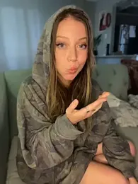 molly_witha_chance webcam model stream image