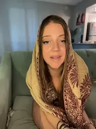 molly_witha_chance webcam model stream image