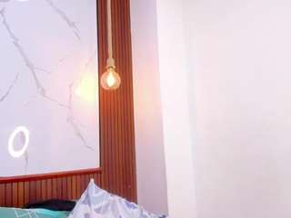 mia-thompson-1 webcam model stream image