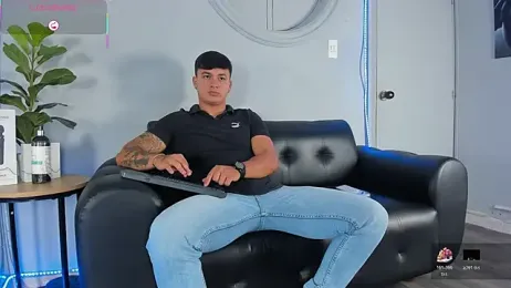 Cristopher_strong webcam model stream image