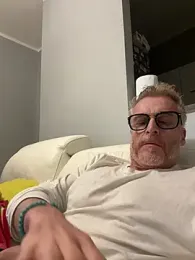 Axl_hot webcam model stream image