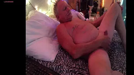 Pussyeat2please webcam stripchat model stream image