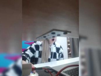 Xo4y-Tpax webcam model stream image