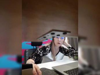 Xo4y-Tpax webcam model stream image