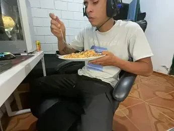 Max_TheHorseDick webcam model stream image