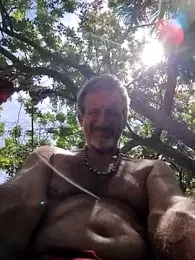 Cloudin_around webcam model stream image