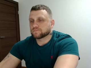 b-l-o-n-d webcam model stream image