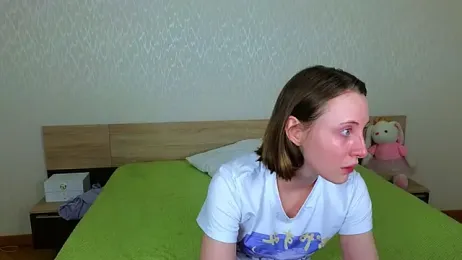 Cowell_Adelina webcam model stream image