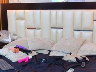 Cristal Ferrara webcam model stream image