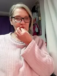 irinamaux webcam stripchat model stream image