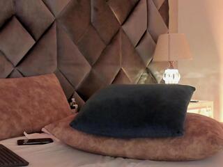 Leiza Thompson webcam model stream image