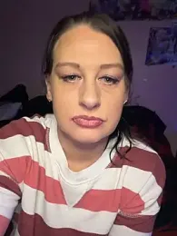 Milfshortcakes webcam model stream image