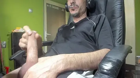 BigCumShoot webcam model stream image