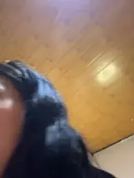 _QaraH webcam model stream image