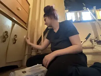 Snowbunnycake_131 webcam model stream image