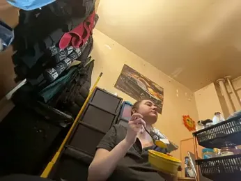 Snowbunnycake_131 webcam model stream image