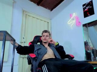 Kelvis Estrada webcam model stream image