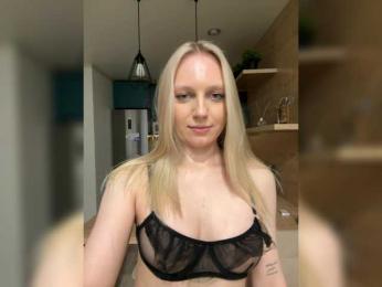 HotWillow webcam model stream image