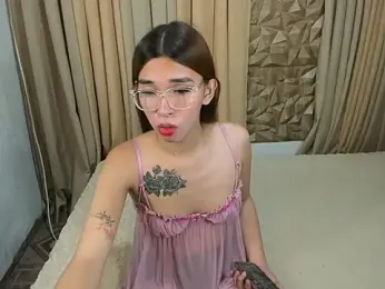 LunaWalton webcam model stream image