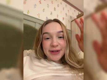 MimiMila webcam model stream image