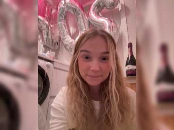 MimiMila webcam model stream image