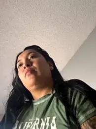 latina_curvy22 webcam model stream image