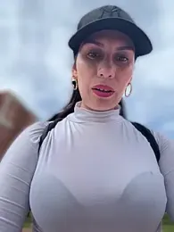 Alysson-- webcam model stream image