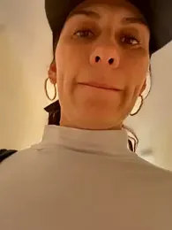 Alysson-- webcam model stream image