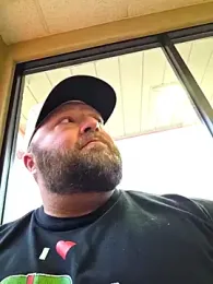 Strong_Bear89 webcam model stream image