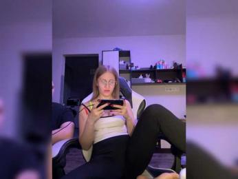 Durnaya_kis webcam model stream image