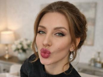 SimoniGrace webcam model stream image