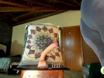little_izzi webcam chaturbate model stream image