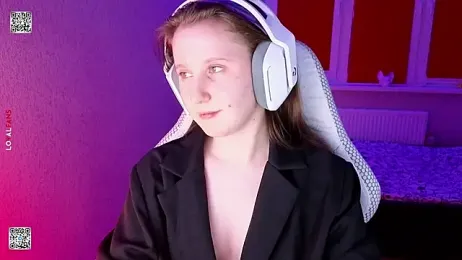 mon_lola webcam model stream image