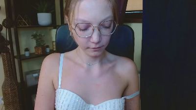 kiss_Emilly webcam model stream image