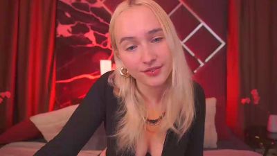 LiliElfie webcam model stream image