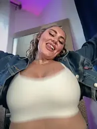 lovely_beast webcam model stream image